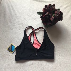 ☘️☘️ Reversible pink & black fabletics sports bra